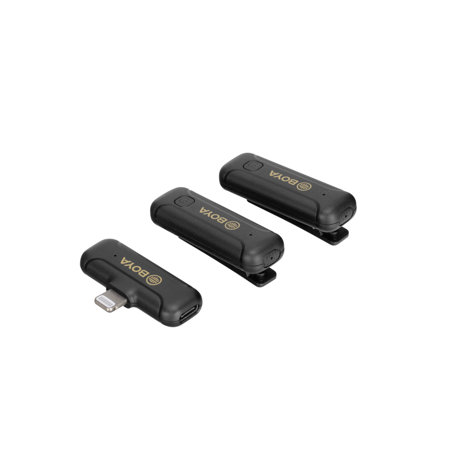 Drie zwarte microfoons. Twee hebben clips, één heeft een lightning-connector, allemaal met het 'BOYA'-logo.