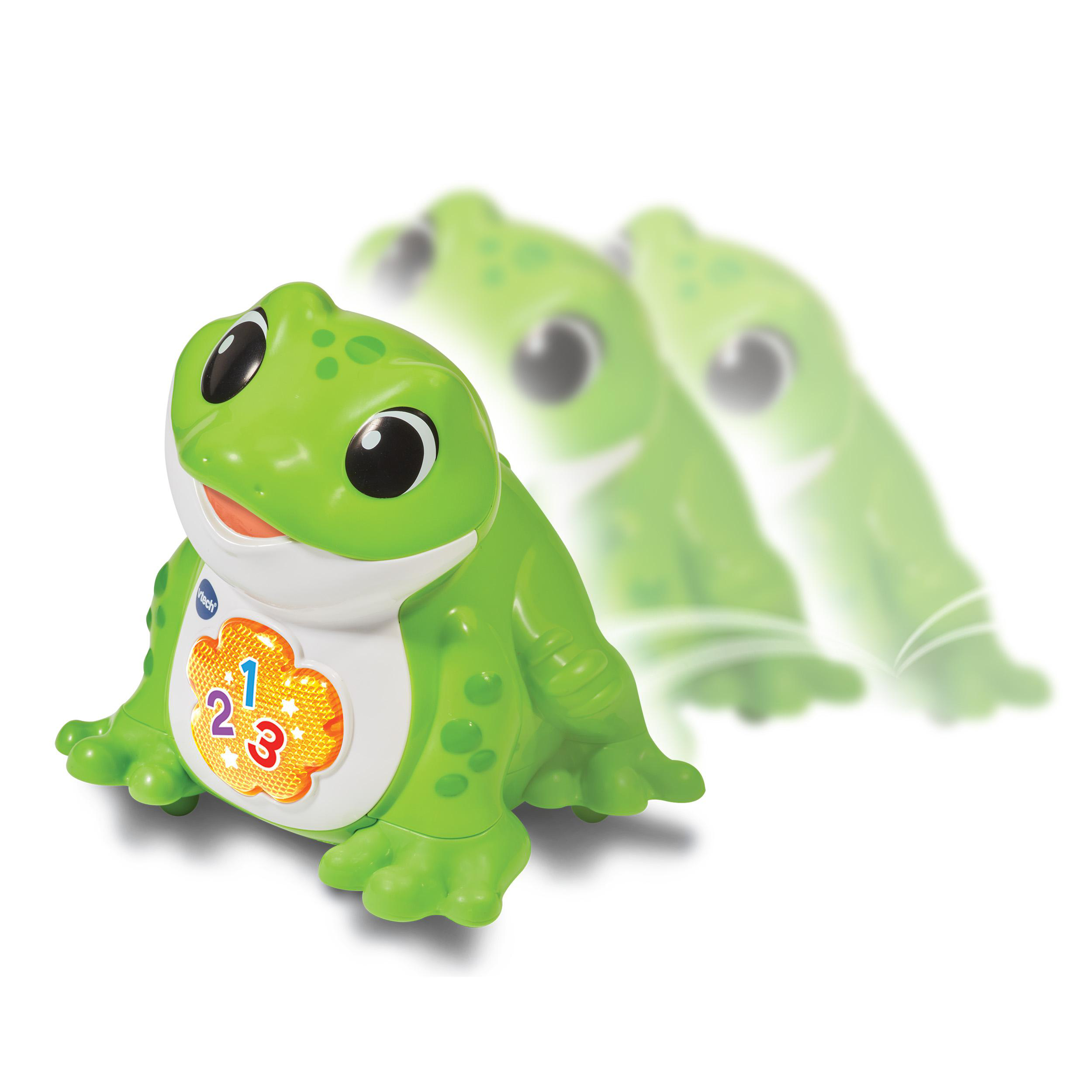 Grüner Spielzeugfrosch mit Zahlen. Zwei verschwommene Frösche im Hintergrund. Weißer Hintergrund.