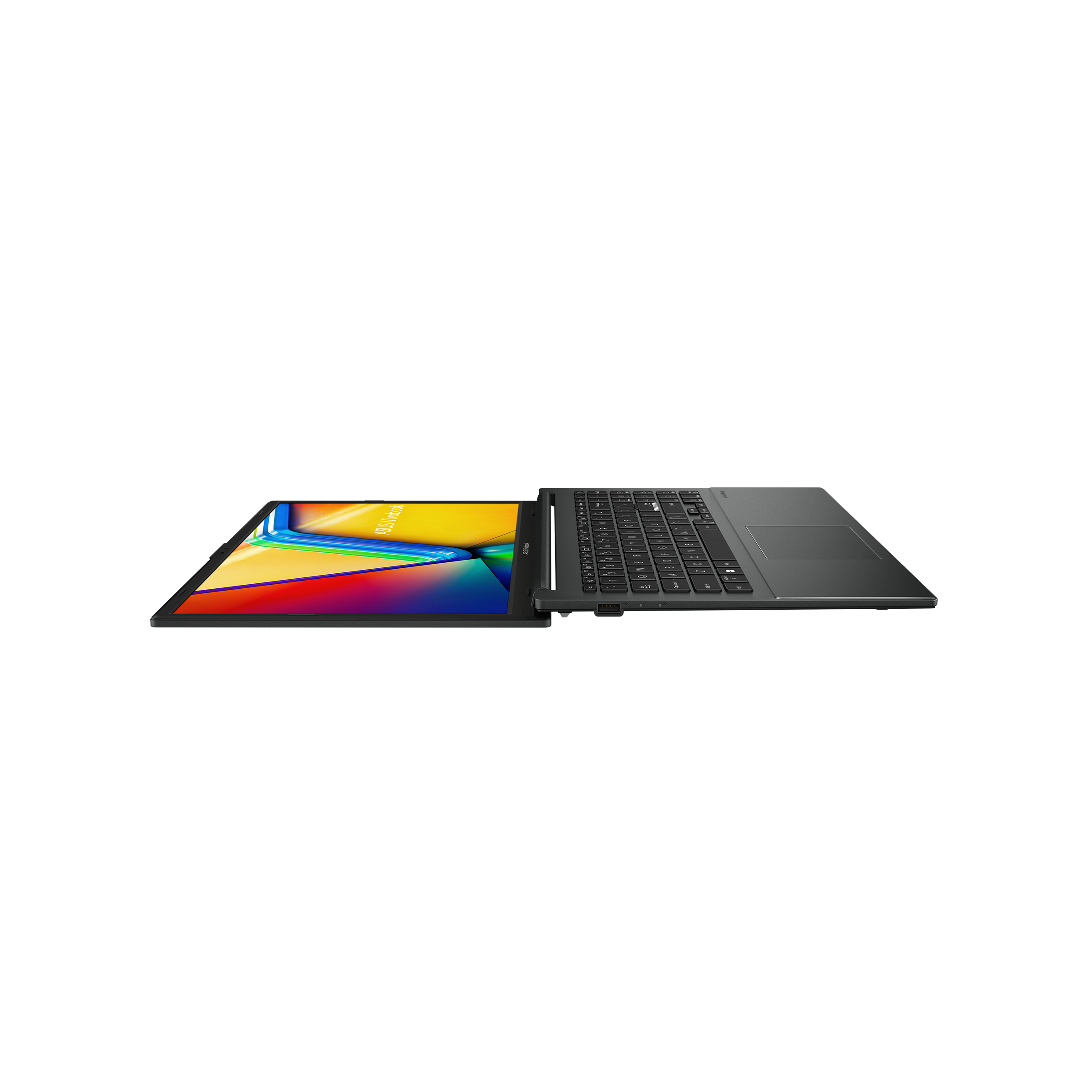 Laptop offen, Bildschirm zeigt ein farbenfrohes Bild. Tastatur im Vordergrund, weißer Hintergrund.
