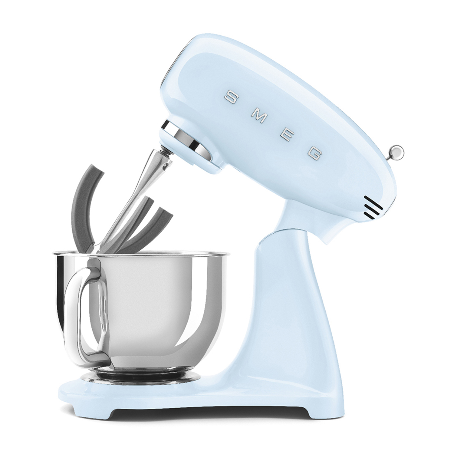 Impastatrice Smeg azzurra con gancio impastatore, ciotola in acciaio inox, sfondo bianco.