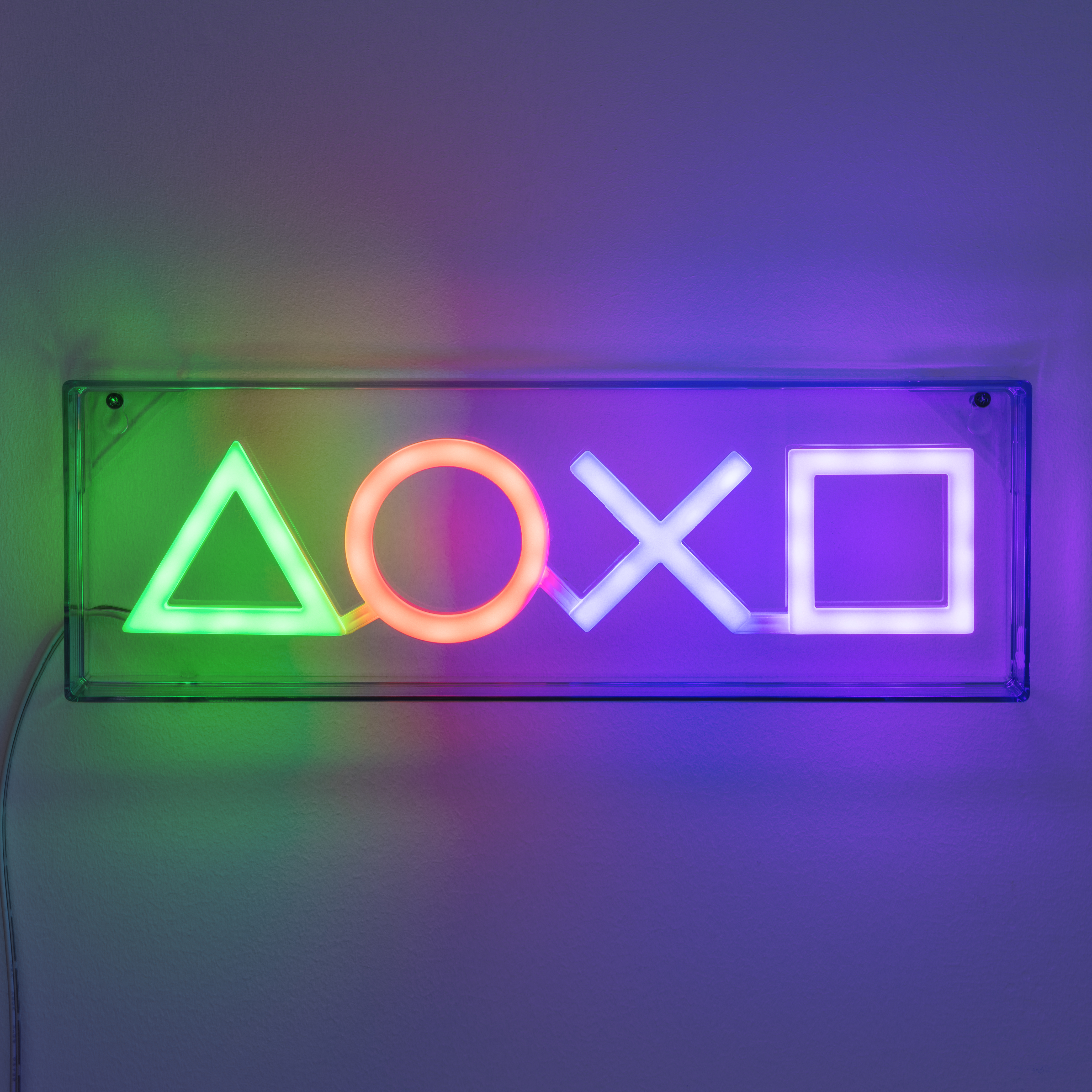 Neonzeichen der PlayStation-Symbole: Dreieck, Kreis, Kreuz, Quadrat, verschiedene Farben.