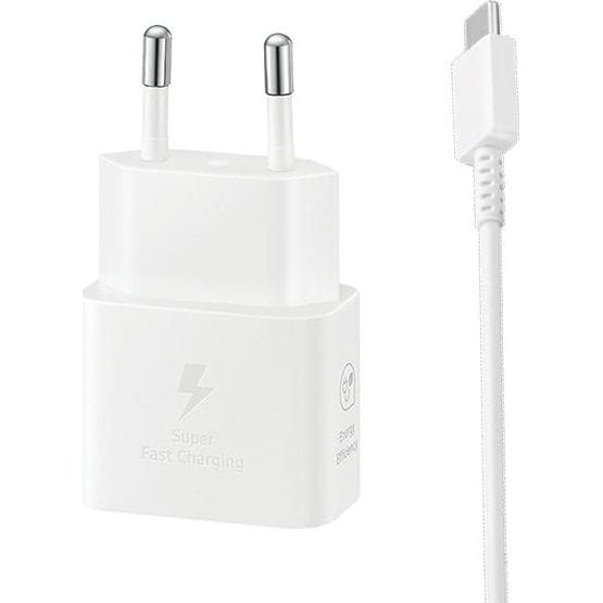 Biała ładowarka Samsung z dwoma pinami i kablem USB-C. Na ładowarce napis 'Super Fast Charging'.