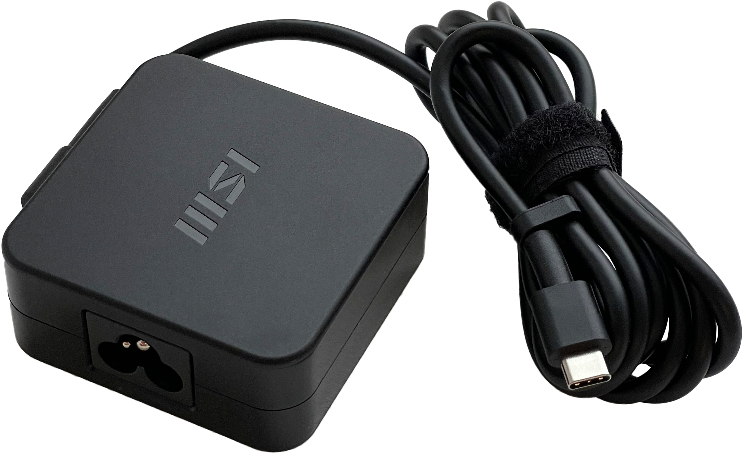 Schwarzes Laptop-Ladegerät mit umwickeltem Kabel und USB-C-Anschluss.