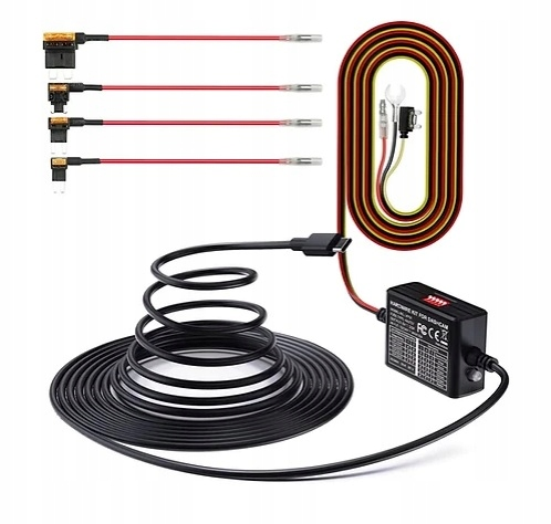 Zestaw do stałego okablowania kamery samochodowej z wieloma bezpiecznikami i przewodami, czarny kabel zwinięty.