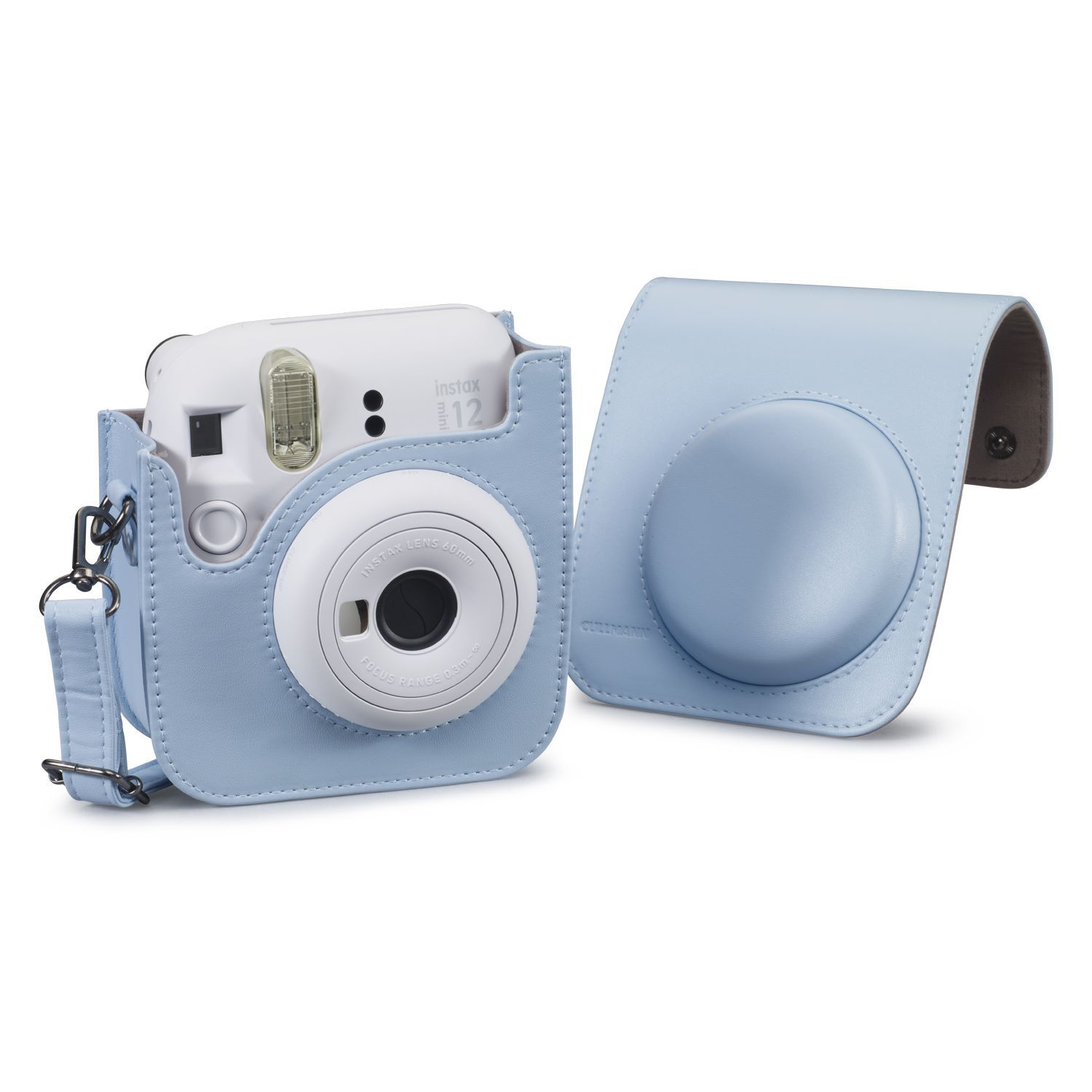Un appareil photo Instax Mini 12 bleu clair dans un étui assorti.