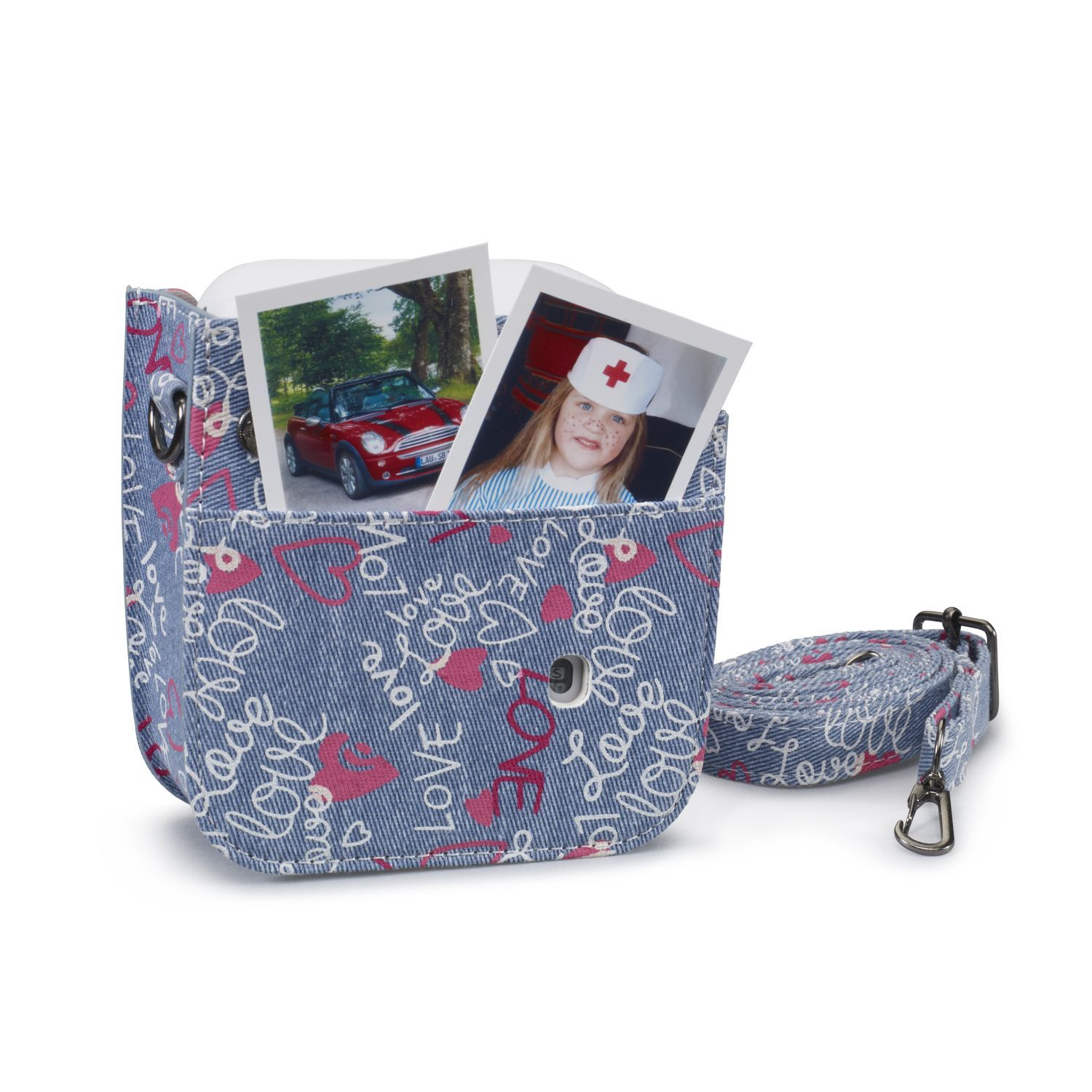 Denim-patroon hoes met twee foto's erin en een bijpassende riem.