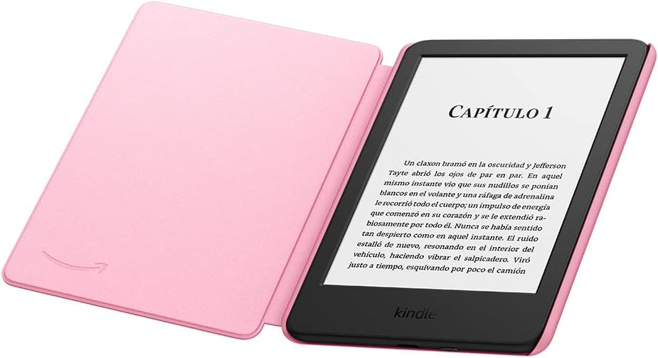 Un lector de libros electrónicos Kindle rosa, abierto, mostrando texto. La funda está abierta y rosa, sobre una superficie blanca.