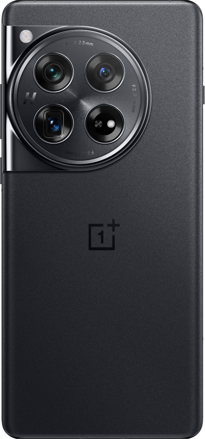 Zwarte smartphone met een grote cameramodule aan de achterkant. Zilveren frame.