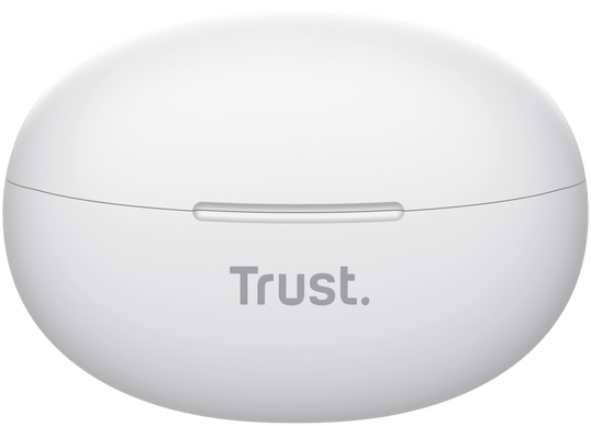 Fehér, lekerekített töltőtok, rajta a "Trust" felirattal.