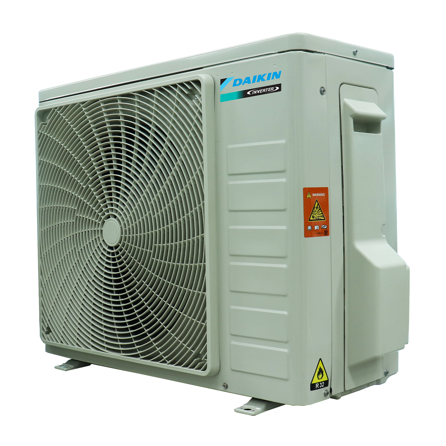 Un'unità di condizionatore Daikin bianca e grigia. Ha una grande ventola e un'etichetta di avvertimento.