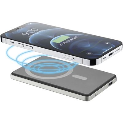 Teléfono cargando en cargador inalámbrico, con anillos de carga azules.