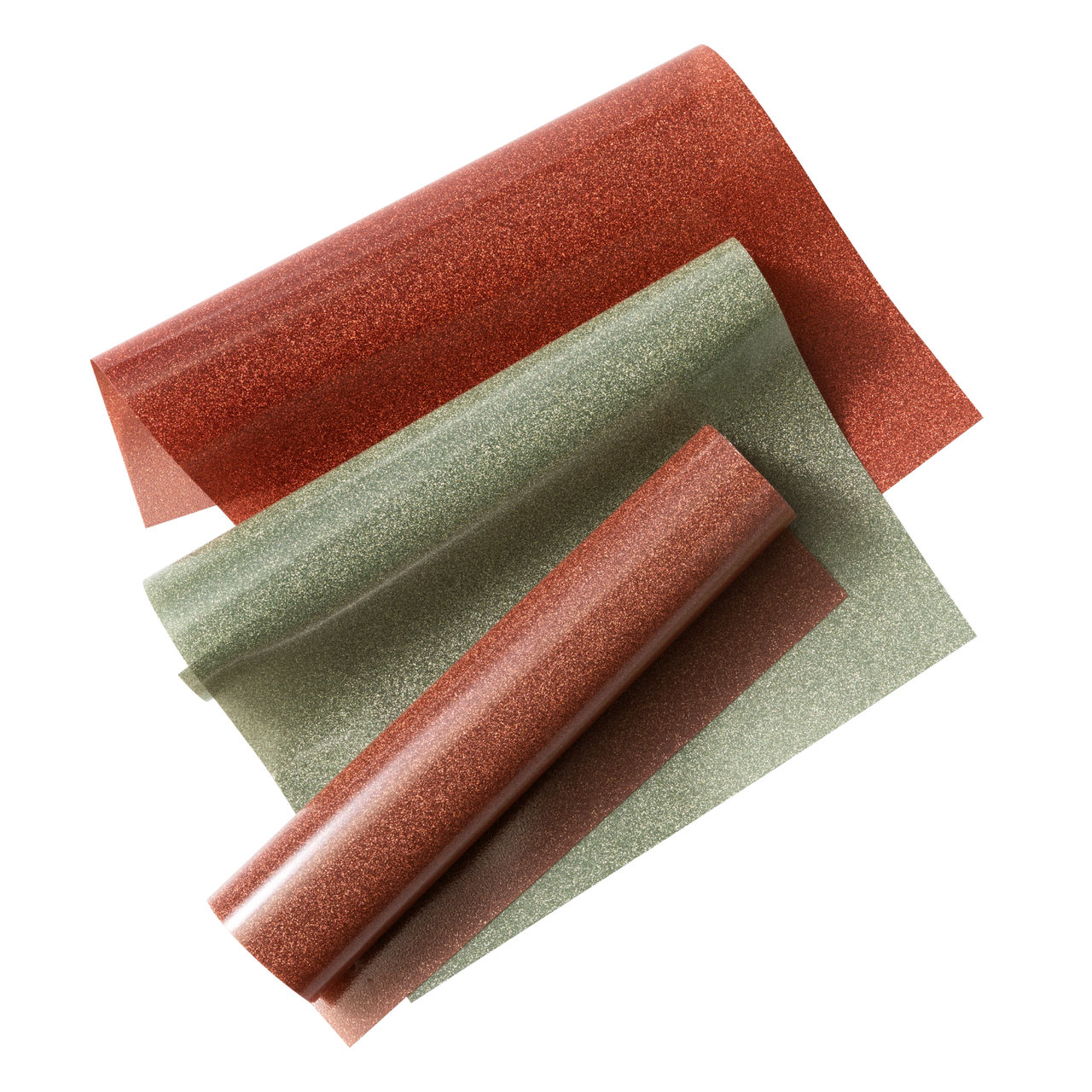 Glitzerpapierbögen in Rot und Grün. Gerollt und gefaltet. Weißer Hintergrund.