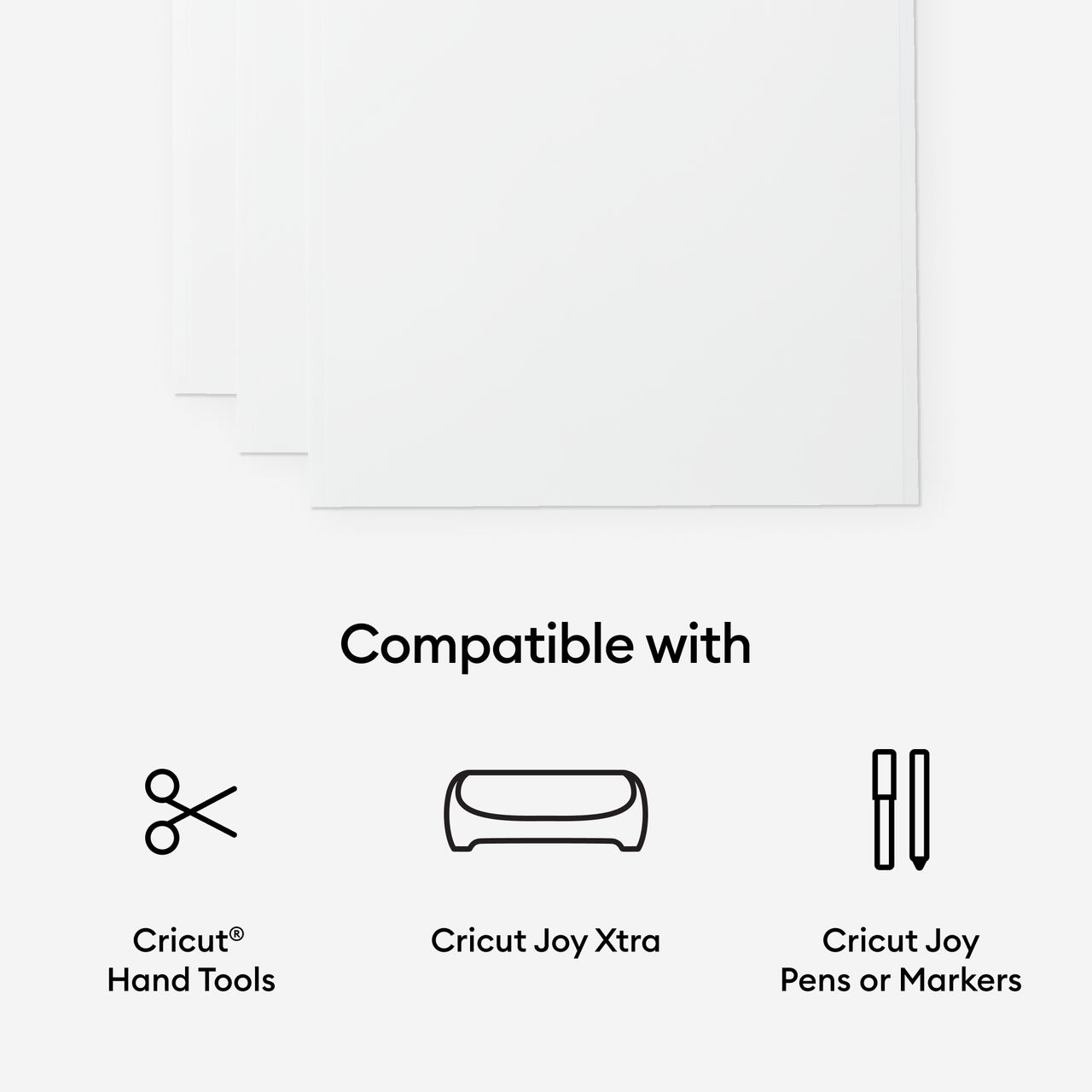 Weiße Papierbögen mit Cricut-Logos und Symbolen für Handwerkzeuge, Joy Xtra und Stifte.