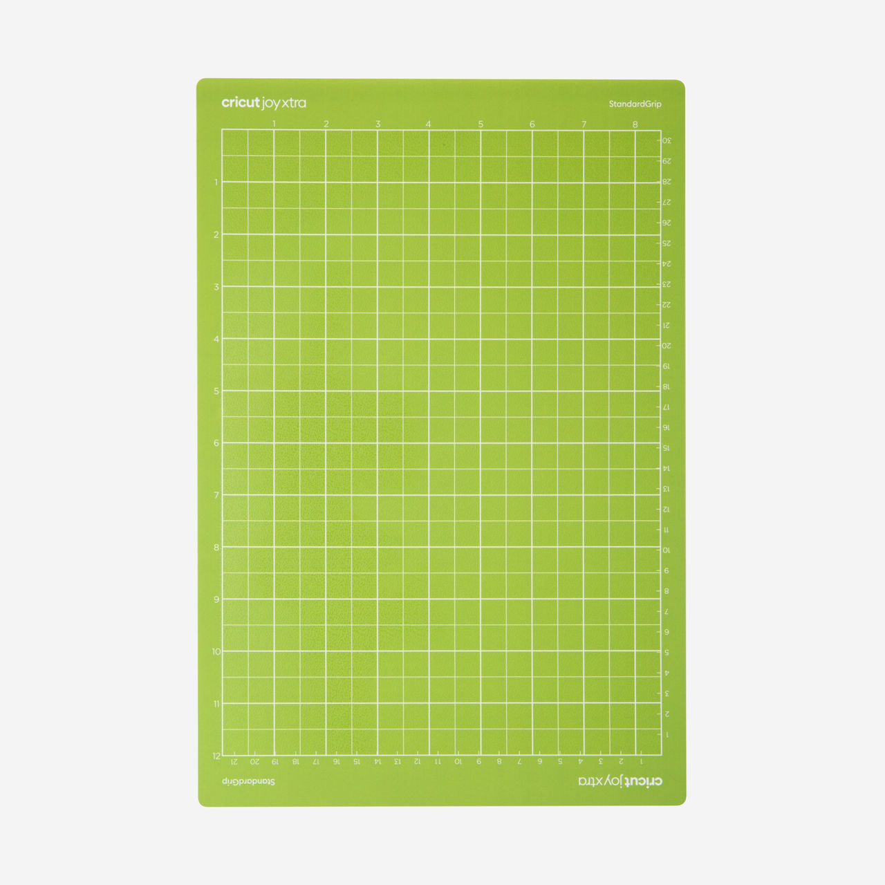 Eine grüne Schneidematte mit Rastermuster, beschriftet mit 'Cricut joy Xtra' und 'StandardGrip'.
