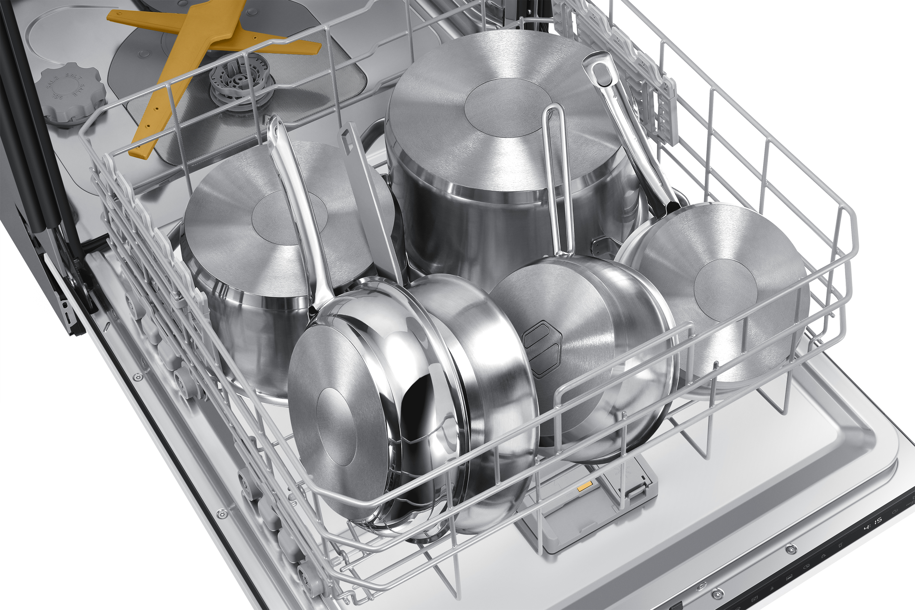 Wnętrze zmywarki z garnkami i patelniami. Koszyk na sztućce po lewej u góry, żółty element z tyłu.