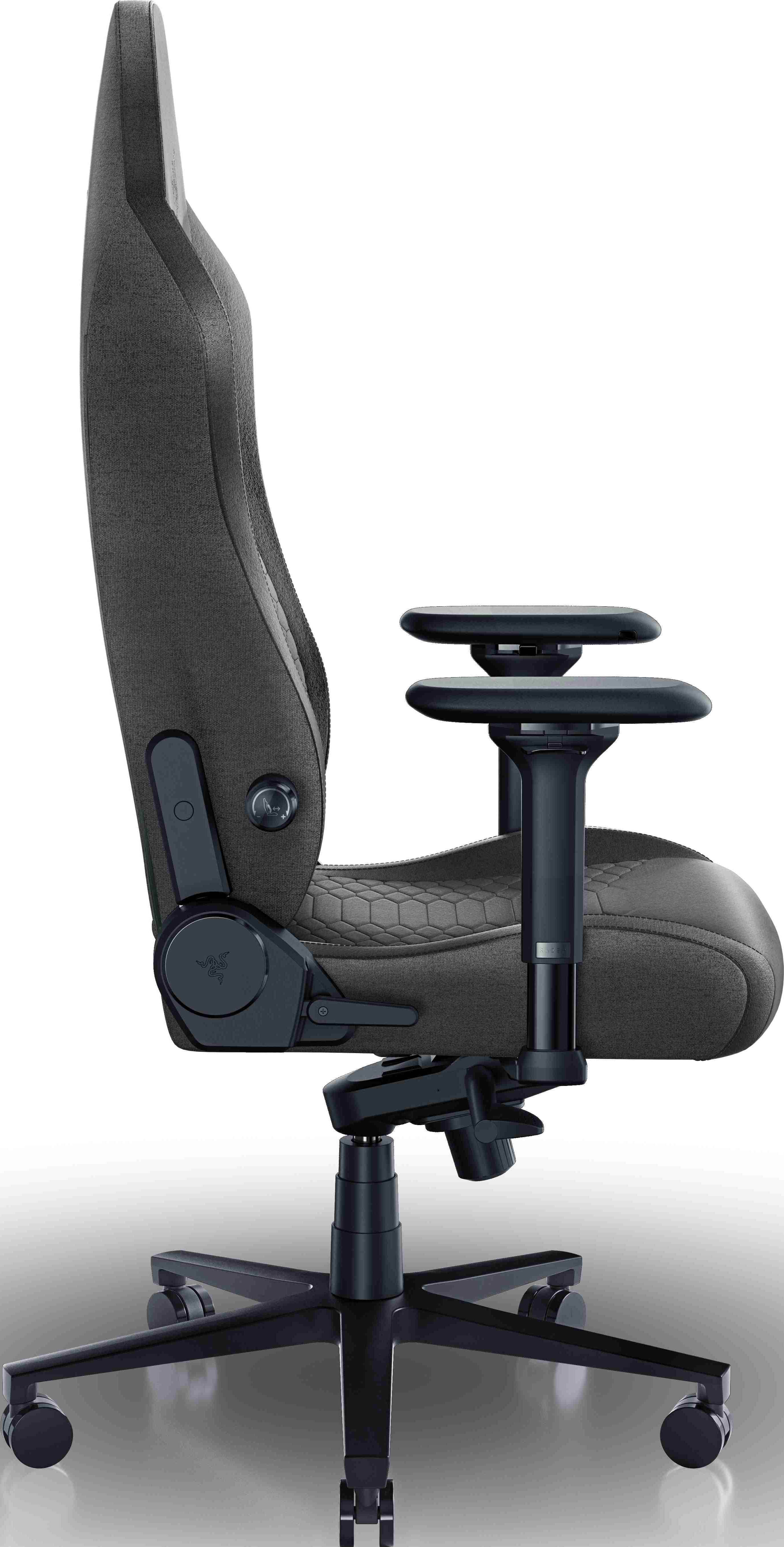Ein grauer Gaming-Stuhl von der Seite, mit schwarzem Gestell und Rädern.