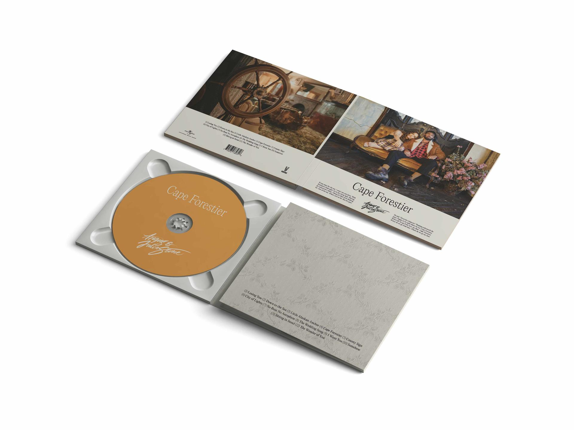 Geöffnete CD-Hülle mit CD und Booklet sichtbar. Das Booklet zeigt Bilder und Text zum Album.