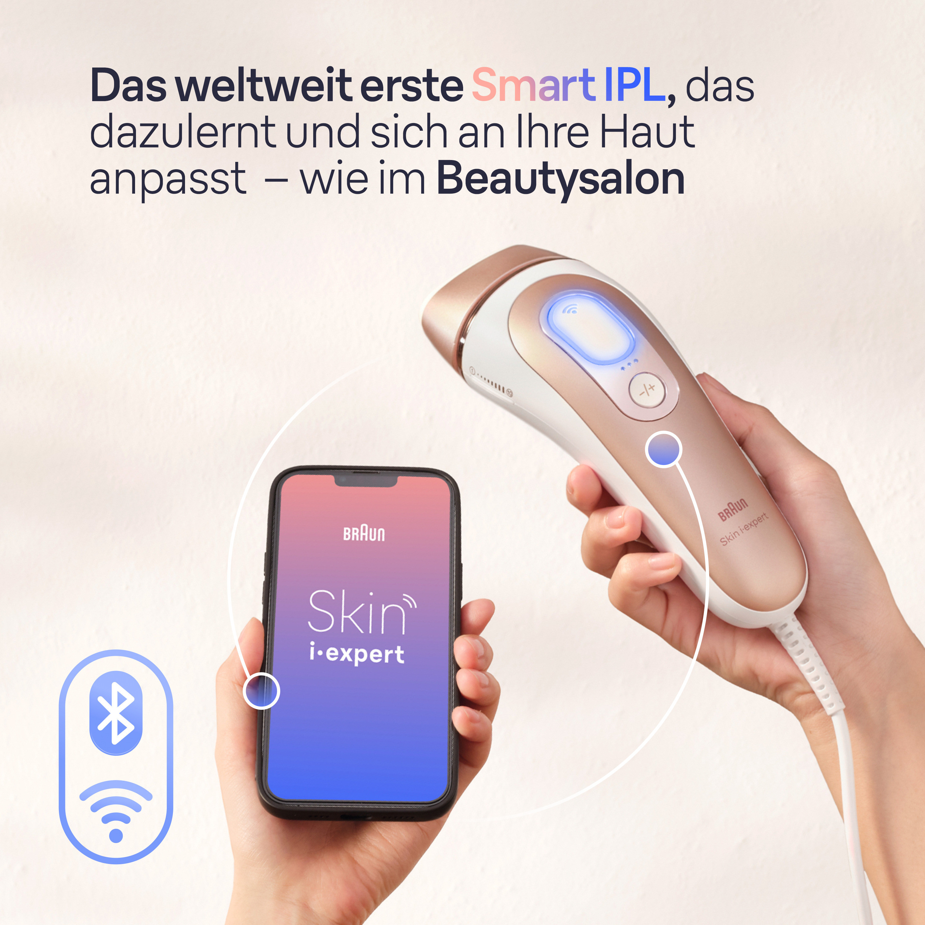 Braun Skin i-expert, Handgerät, mit Smartphone, das seine App zeigt. Zeigt Bluetooth-Symbol.