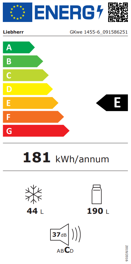 Egy energiacímke, amely a hűtőszekrény energiahatékonyságára vonatkozó információkat jeleníti meg.