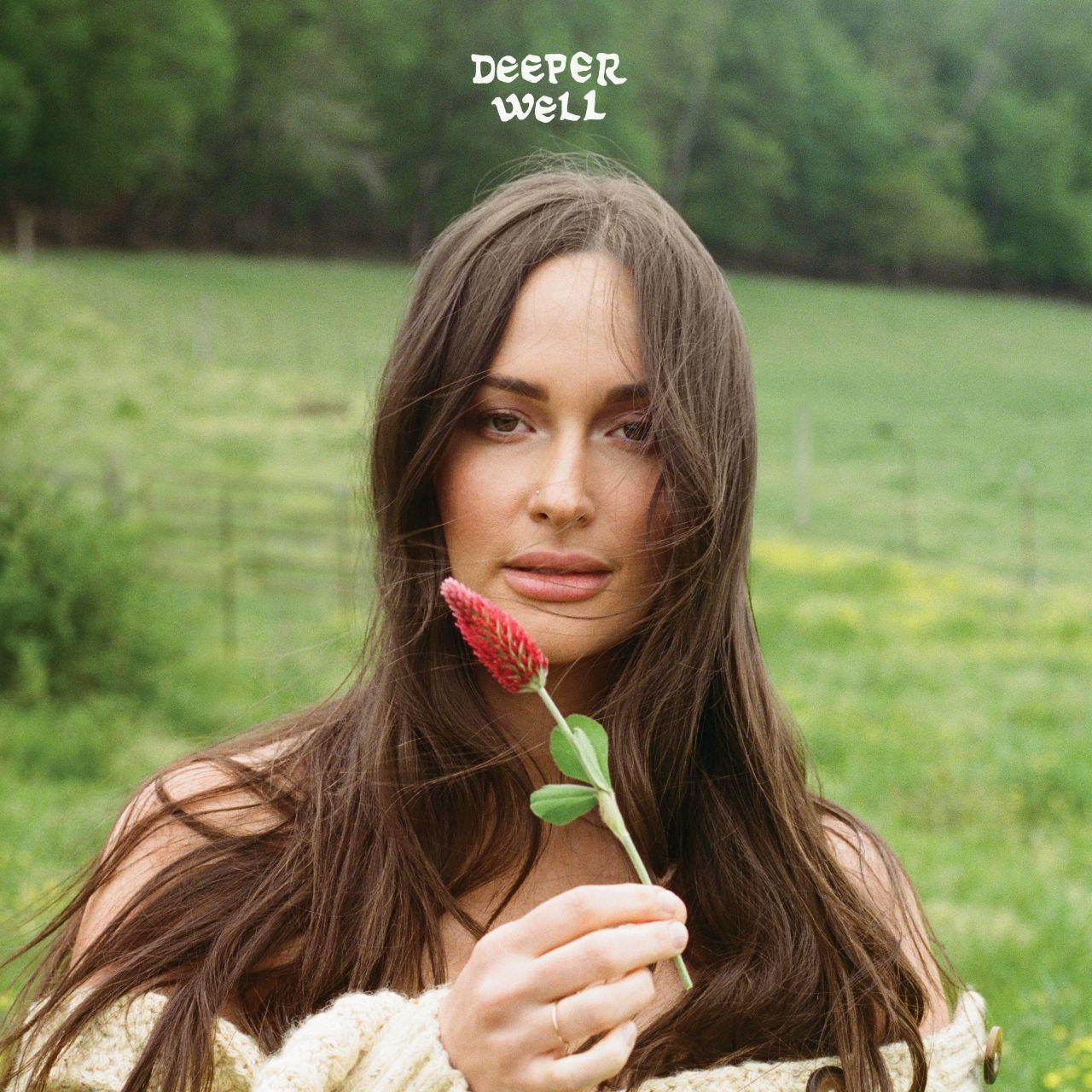 Frau hält rote Blume in einem Feld, Albumcover mit dem Text 'Deeper Well'.