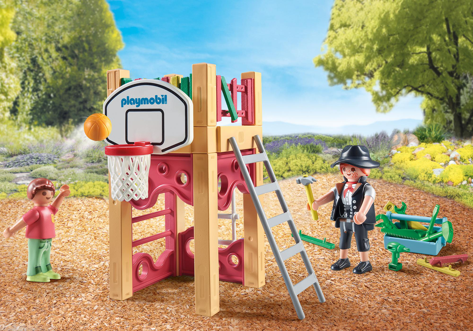 Playmobil Spielset mit Figuren, Basketballkorb und Leiter.