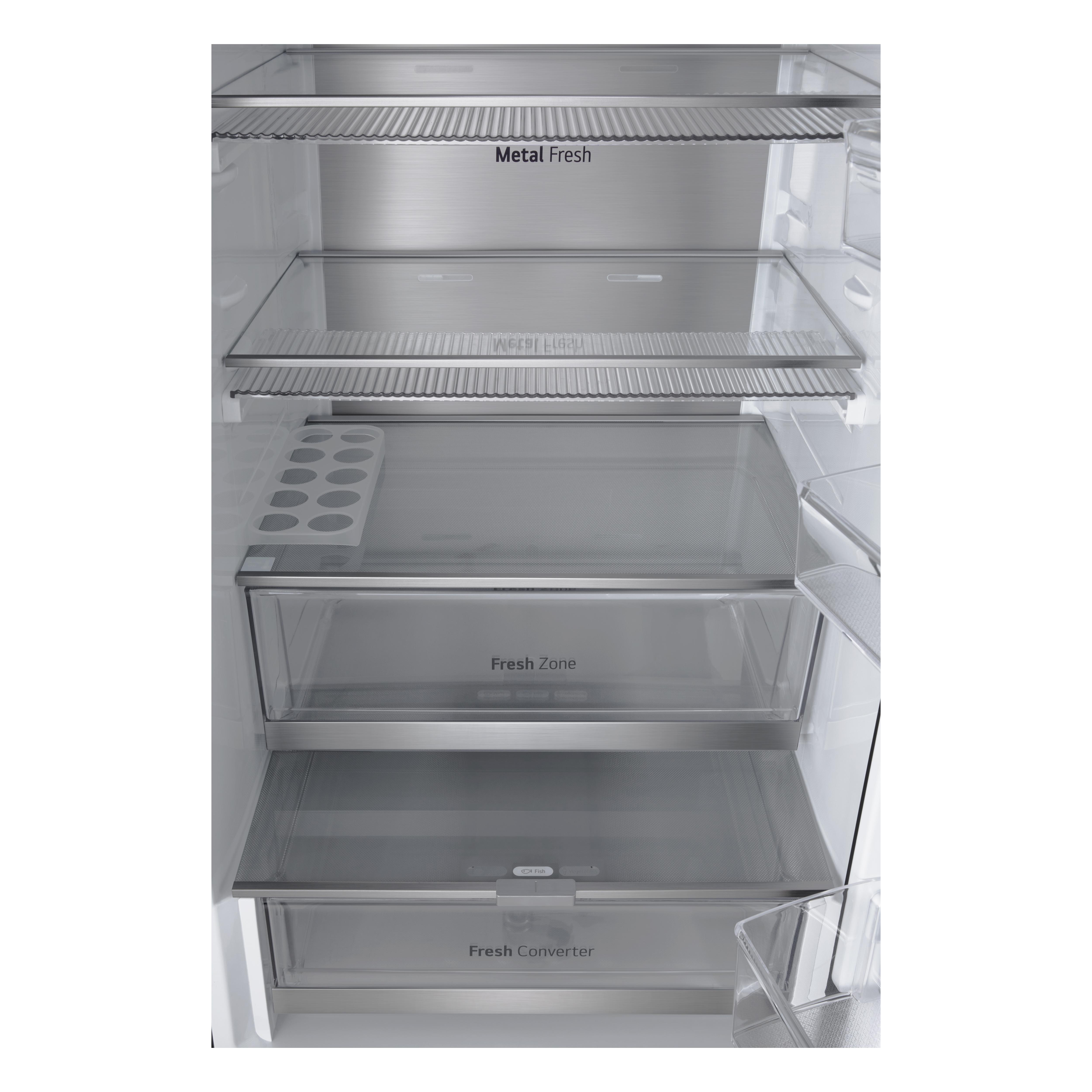 Innenraum eines Kühlschranks mit Regalen, Schubladen und Etiketten wie "Fresh Zone" und "Fresh Converter".