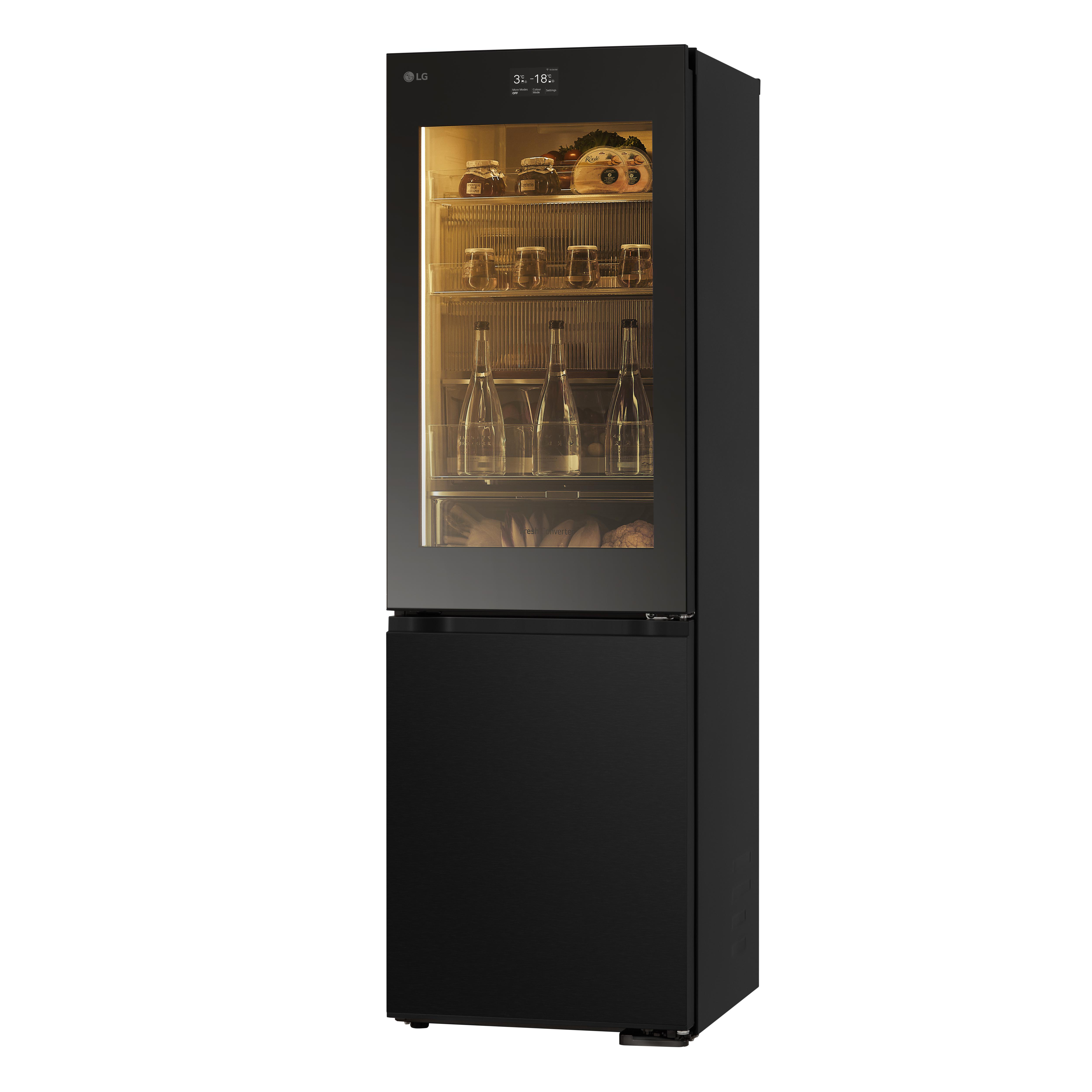 Schwarzer LG Kühlschrank mit Glastür und Digitalanzeige, zeigt Inhalte.