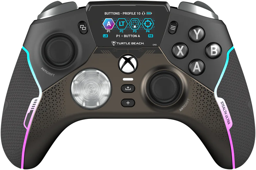 Rückseite eines schwarzen Controllers mit Tasten, Anschlüssen und Logos.
