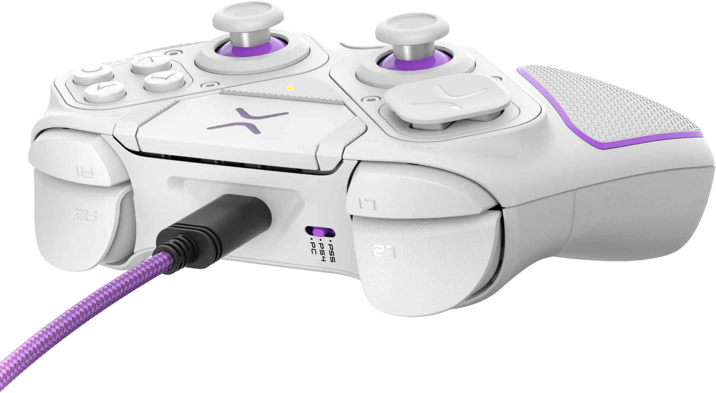 Controller di gioco bianco e viola con cavo e pulsanti, ripresa ravvicinata.