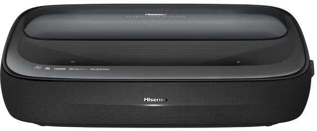 Egy fekete Hisense projektor, a márkanévvel az elején, bemutatva a dizájnját.