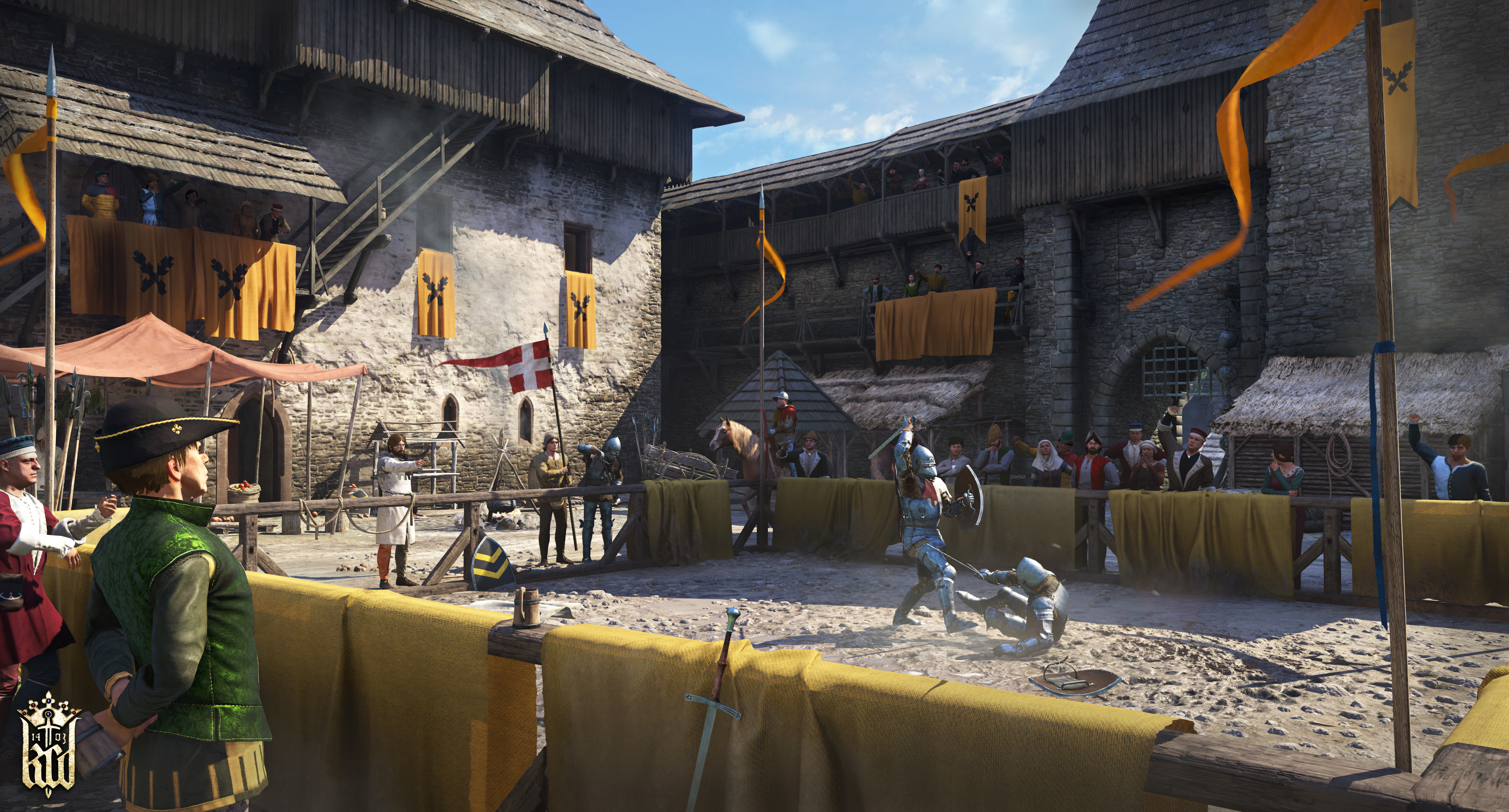 Scena medievale: cavalieri combattono in un'arena, spettatori guardano dall'alto. Bandiere e stendardi decorano la scena. La gente guarda.