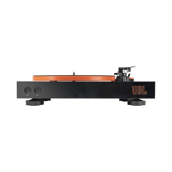 Tocadiscos JBL negro y naranja, vista lateral, sobre fondo negro.
