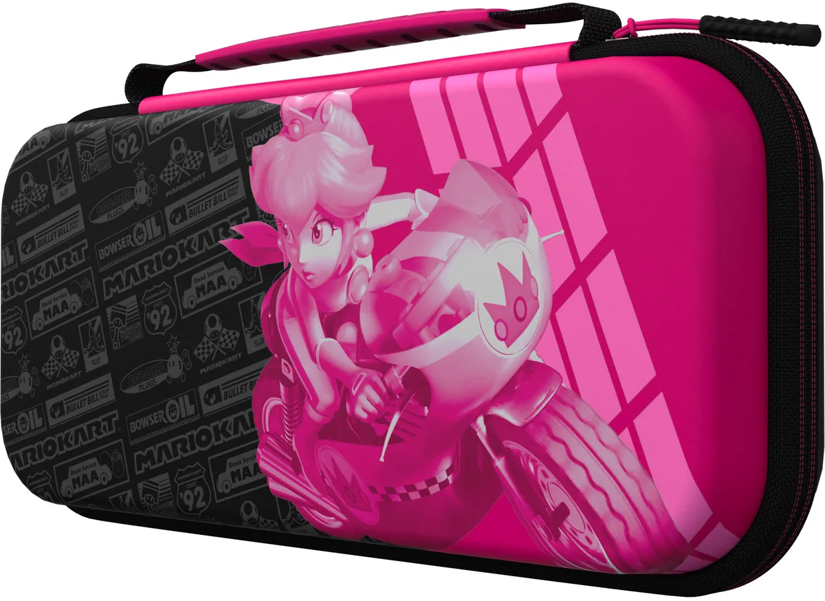 Étui rose avec Princesse Peach sur une moto, logo Mario Kart noir.