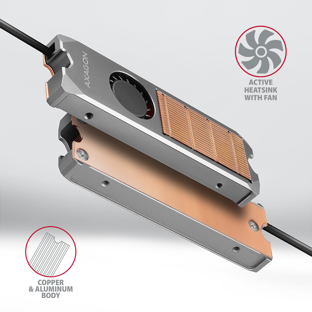 Ezüst és réz hűtőborda ventilátorral, réz és alumínium testet jelző címkékkel.