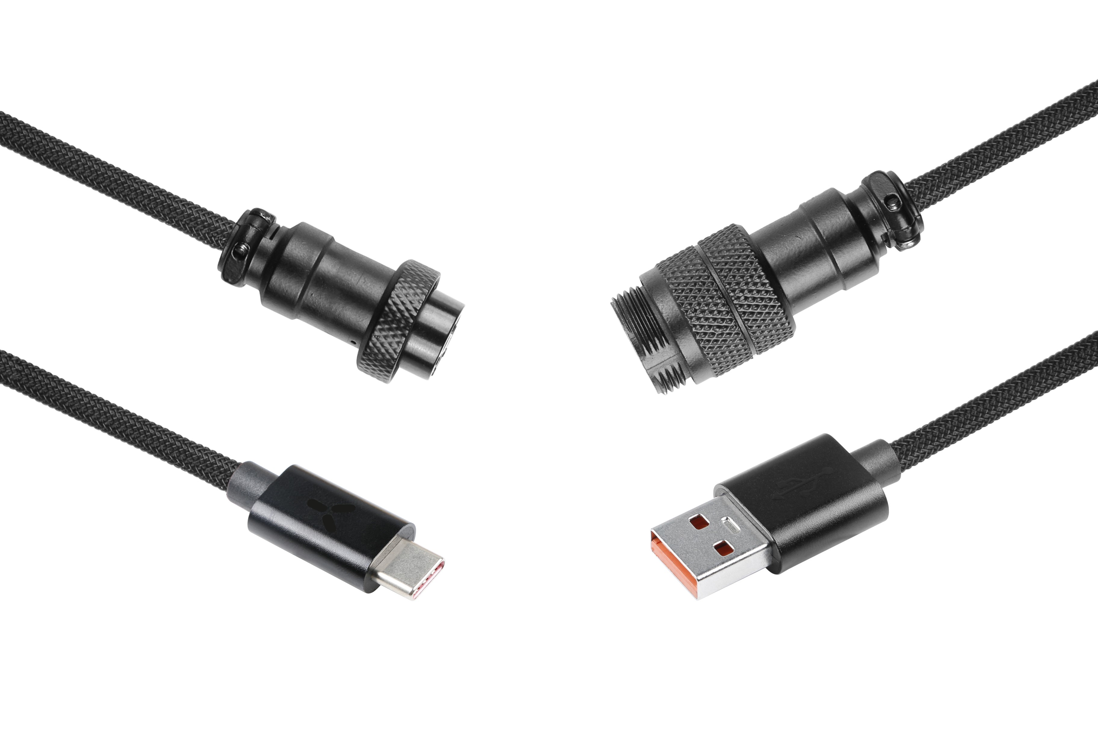 Vier schwarze Kabel mit Steckern. Zwei sind USB-C, eines USB und ein weiterer ist ein einzigartiger Stecker.
