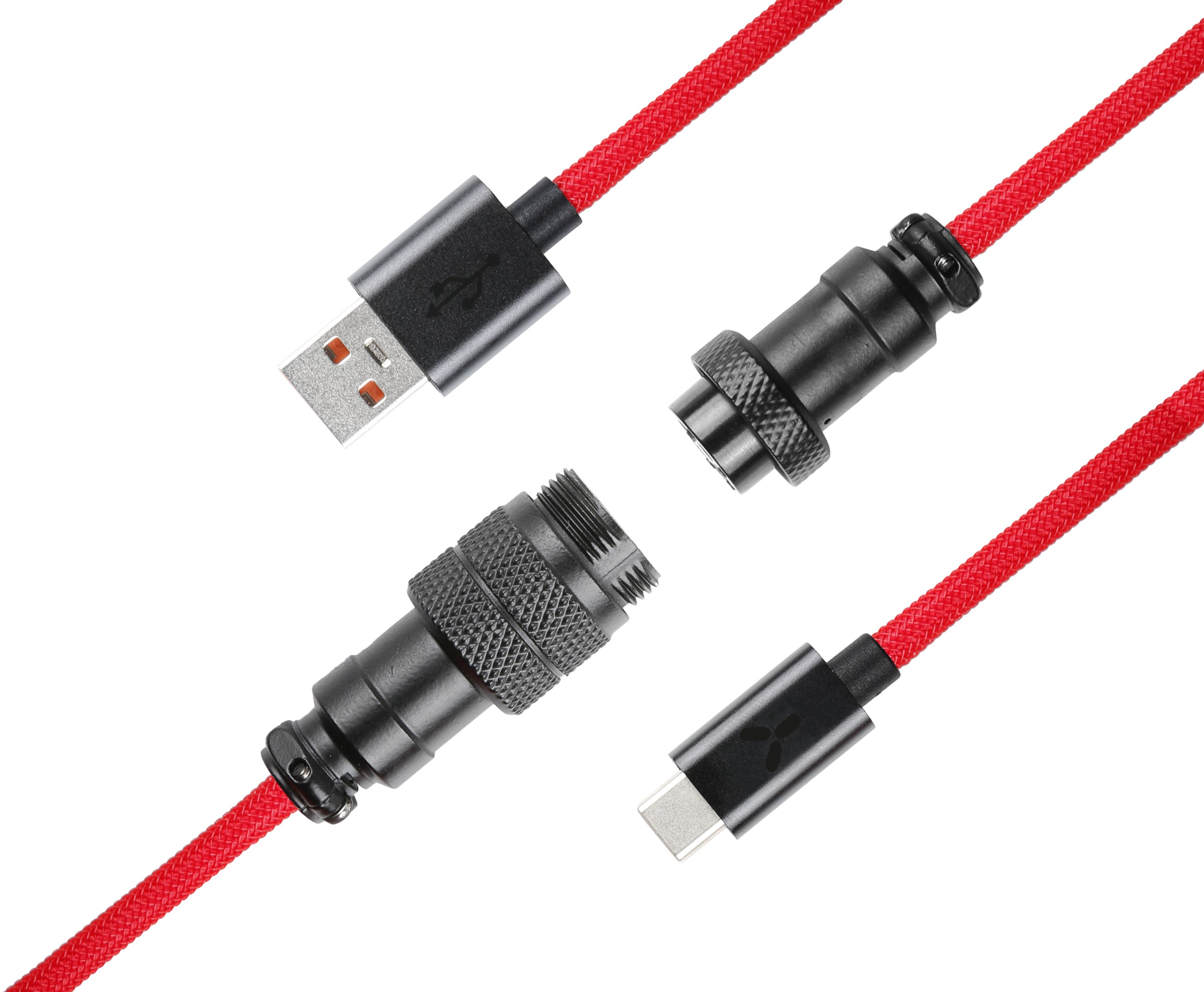 Schwarze USB- und USB-C-Kabel mit roten geflochtenen Schnüren, Stecker getrennt. Weißer Hintergrund.