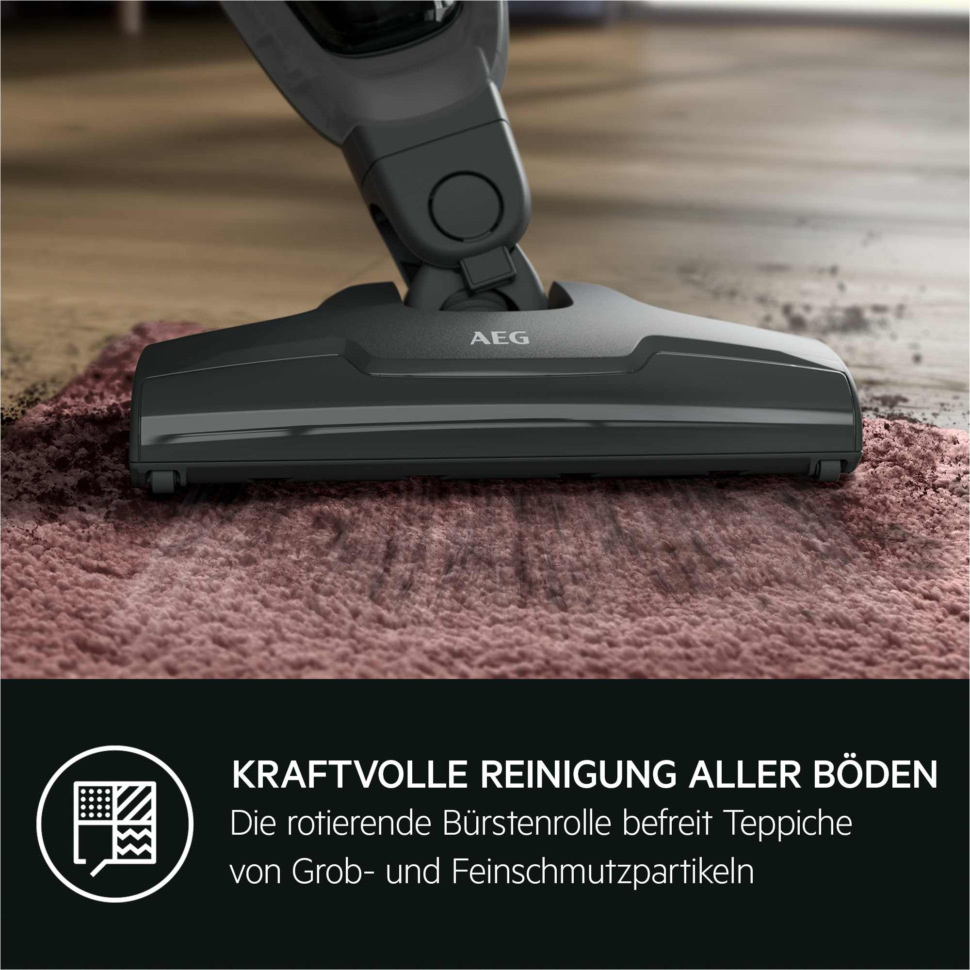 Schwarzer Staubsaugerkopf reinigt einen rosa Teppich. Text: kraftvolle Reinigung aller Böden.