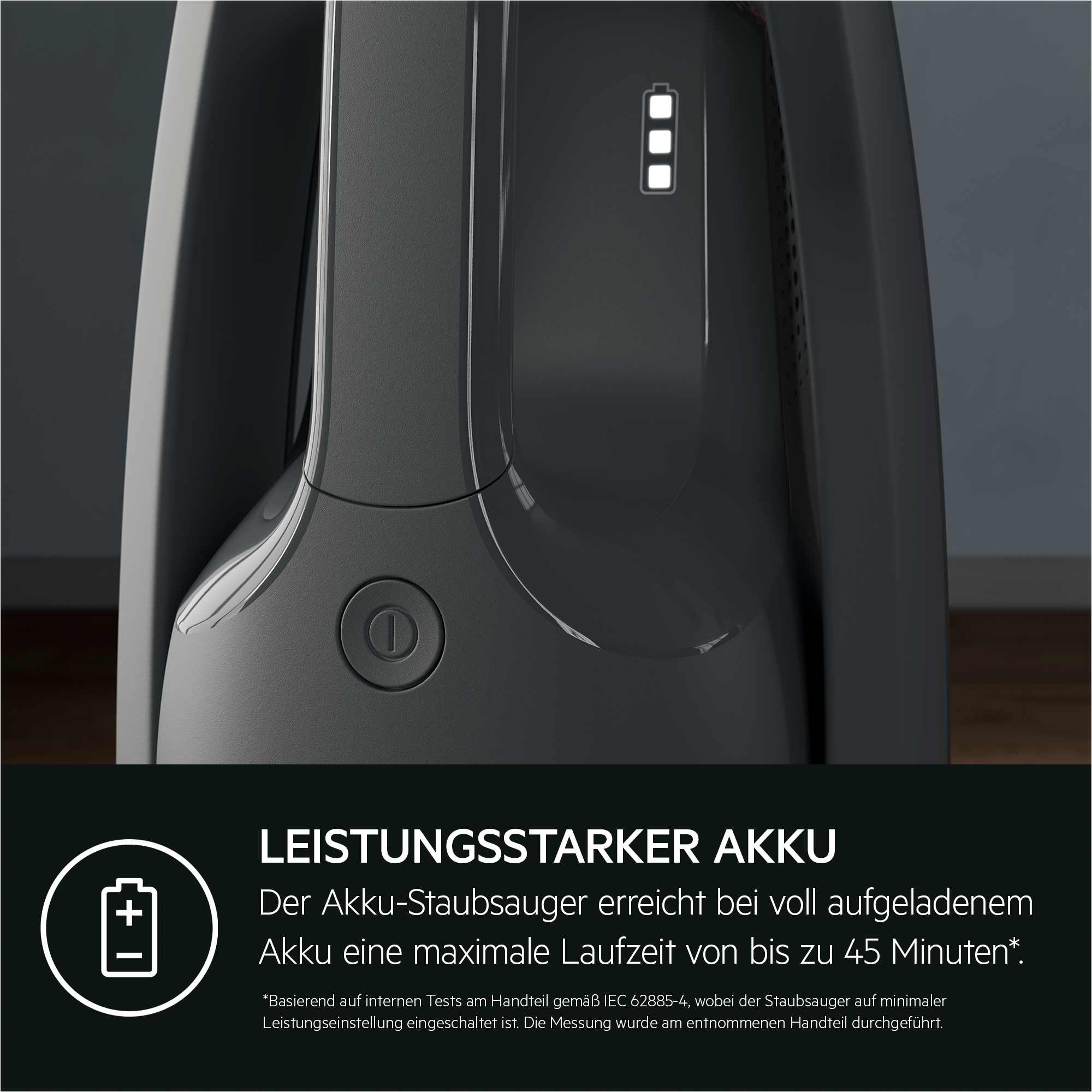 Nahaufnahme eines dunkelgrauen kabellosen Staubsaugers mit Akkuanzeige.