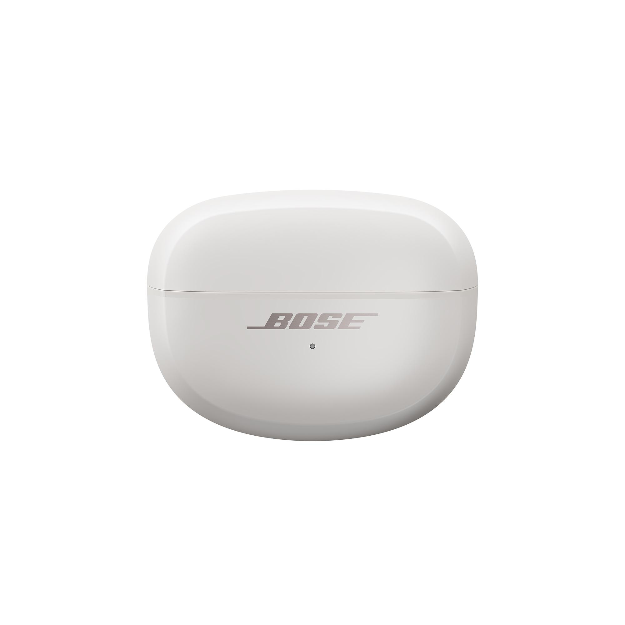 Weißes Ladecase mit Bose-Logo.
