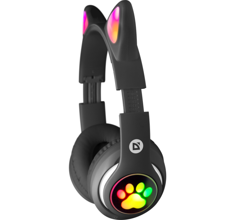 Czarne słuchawki z kocimi uszami z kolorowymi światłami, widok z boku, z odciskiem łapy.