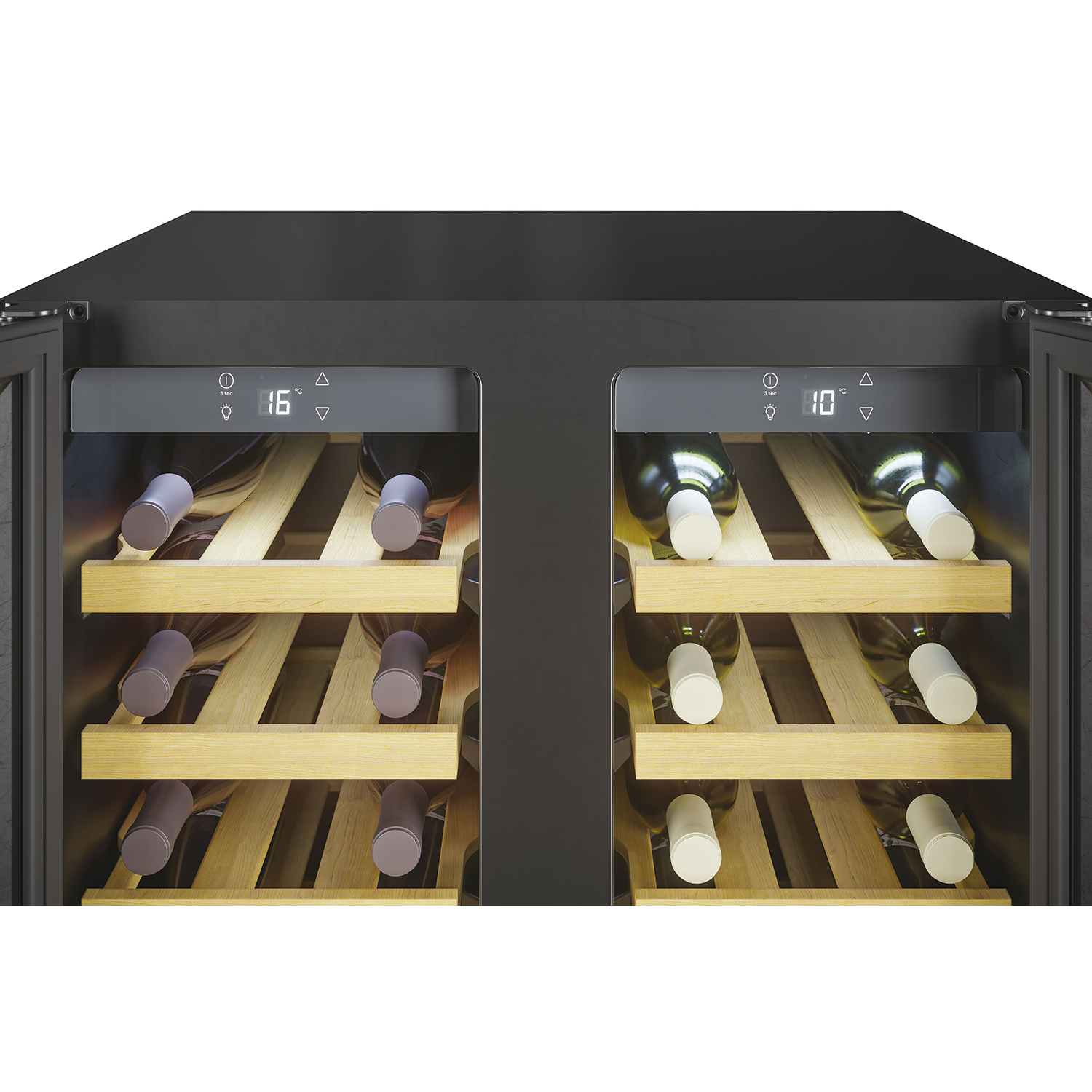 Primo piano dell'interno di un frigo per vini. Bottiglie di vino su ripiani in legno. Display della temperatura visibili.