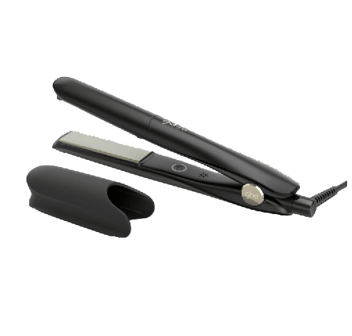 Plancha de pelo ghd negra, abierta y colocada sobre fondo negro. También se muestra una funda.