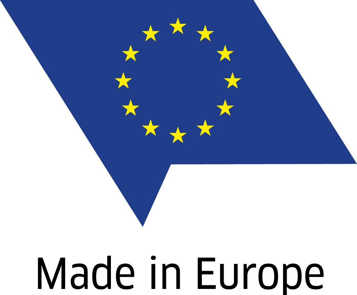 EU-Flagge mit Text "Made in Europe" darunter, auf weißem Hintergrund.