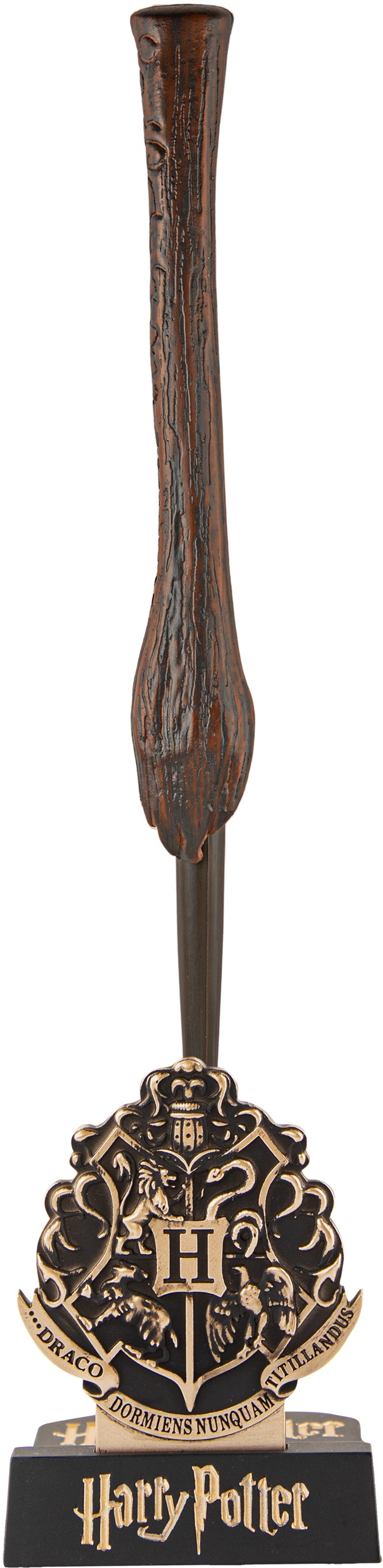 Une baguette Harry Potter sur un socle. La baguette est marron et a un design texturé.