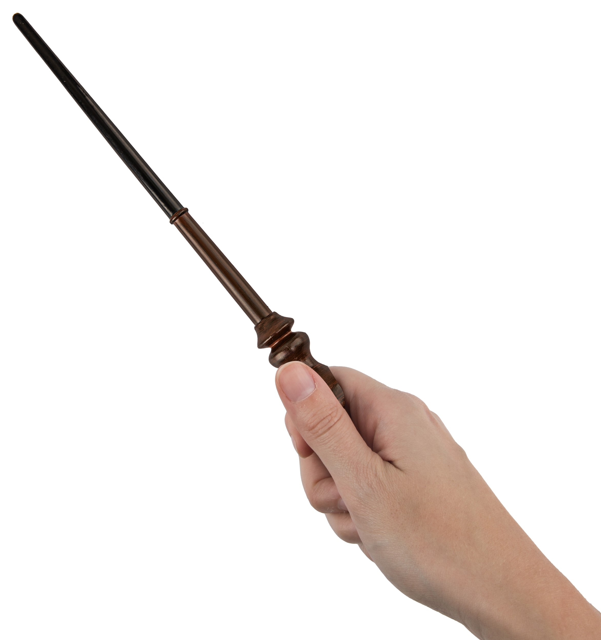Eine Hand hält einen Zauberstab. Der Zauberstab ist braun und schwarz.