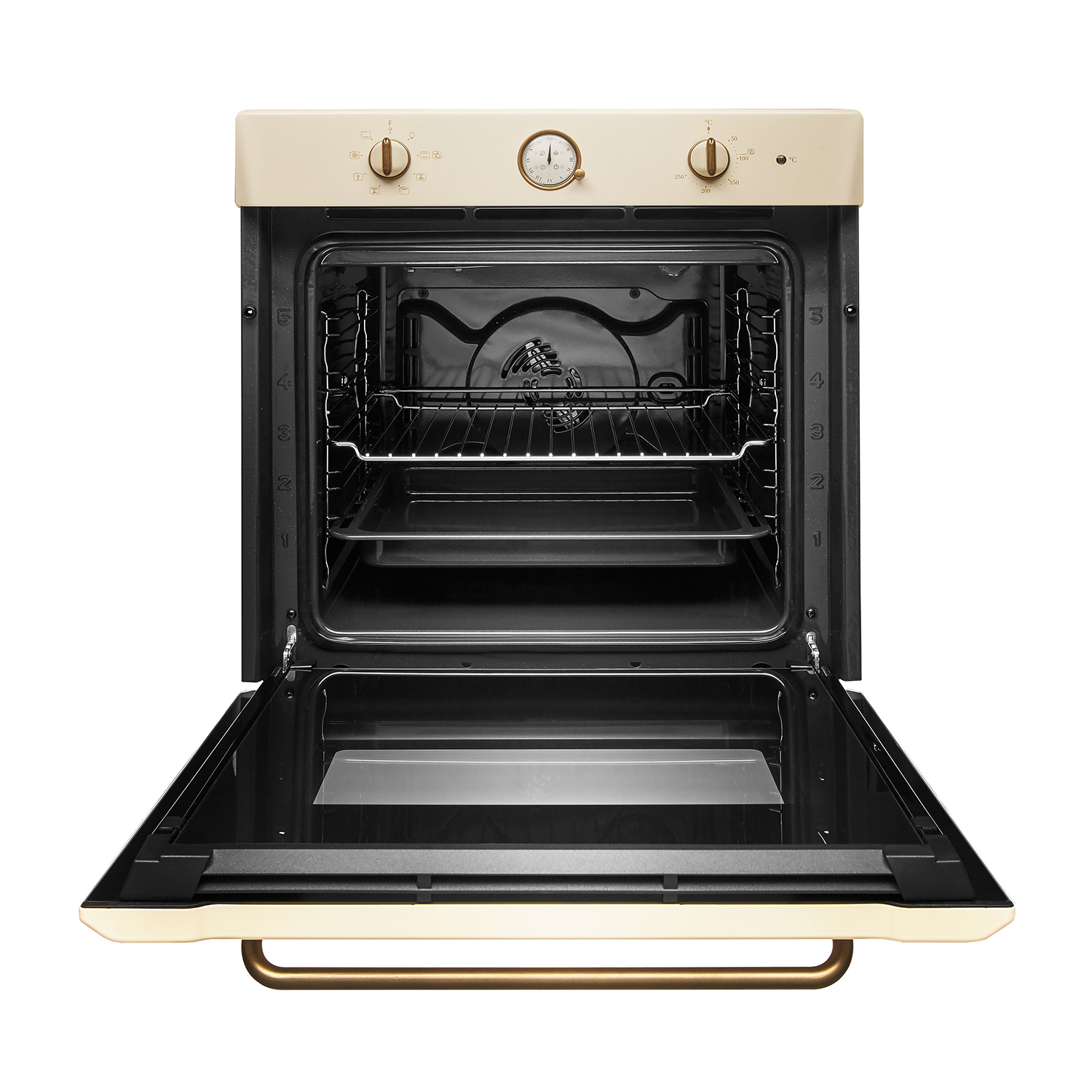 Un forno aperto con esterno beige. All'interno, ci sono griglie e teglie.