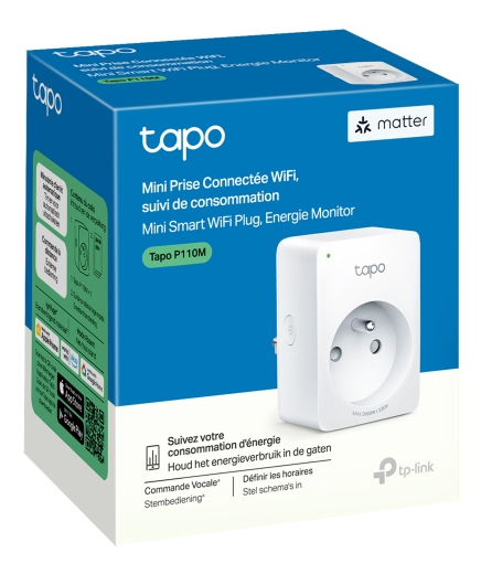 Biała wtyczka smart Tapo w pudełku, widoczne informacje o produkcie.