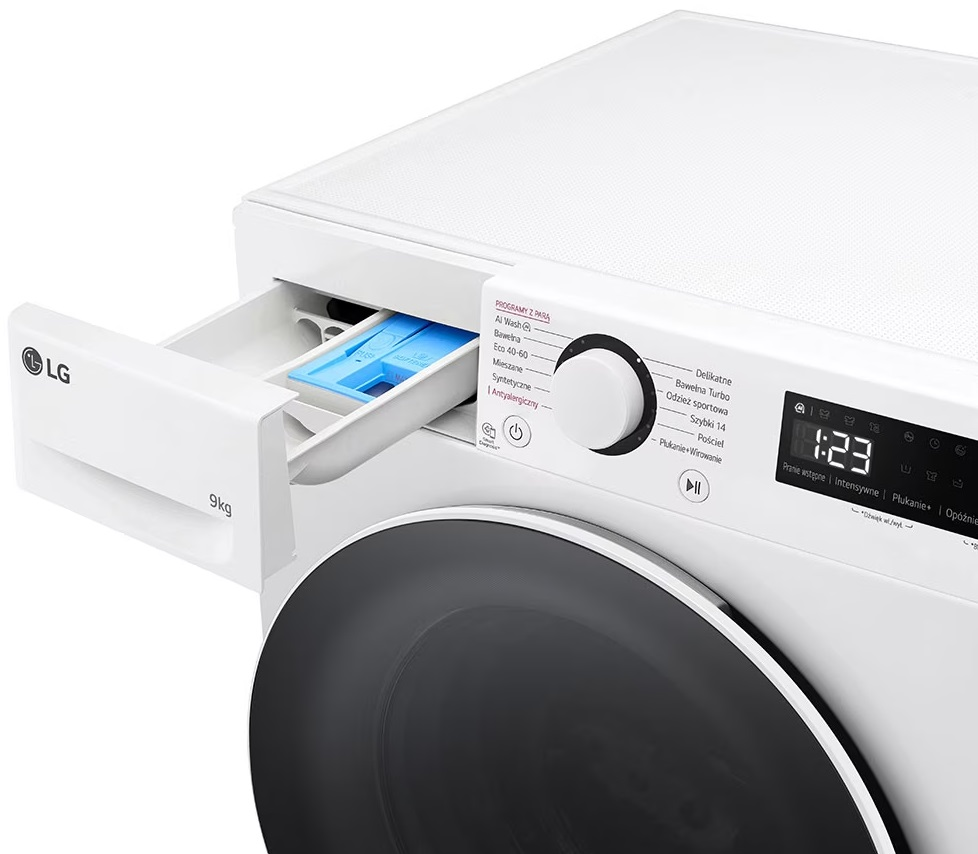 Biała pralka LG z otwartą szufladą na detergent.