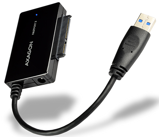 Fekete Axagon FastPort 3 adapter USB kábellel. SATA meghajtókhoz csatlakozik, kék fény felül.