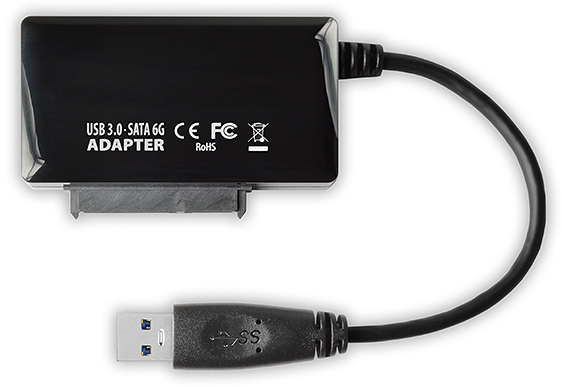 Fekete USB 3.0 - SATA 6G adapter. Van egy USB dugója és egy SATA csatlakozója.
